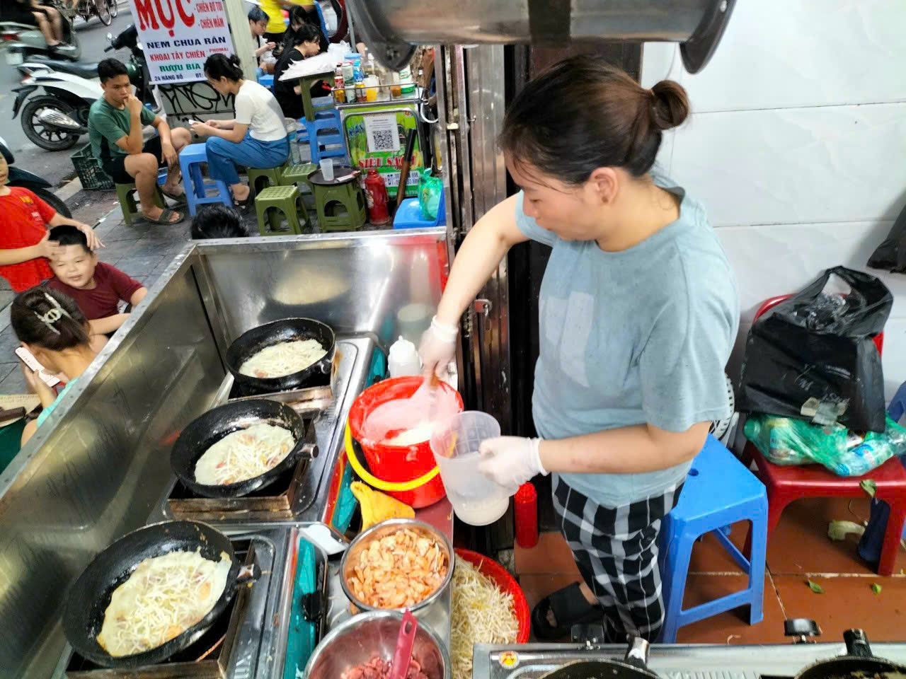 Dive In: Bánh Xèo – The Sizzling Pancake Experience!