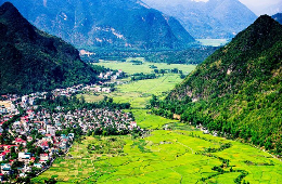 Mai Chau Private Tour: Gorgeous Valley & Culture Exploration