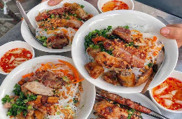 Danang-Night Foodie Exclusive Private Motorbike Tour