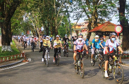 Hanoi City Biking Tour: Experience Hanoi on Two Wheels