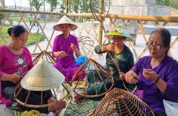 Hanoi Handicraft Incense-Conical Hat Village Private Tour