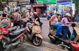 Hanoi Discovery Motorbike Tour: Unleash the City’s Soul!