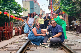 Hanoi Street Food & Train Street: Culinary Luxury Group Tour