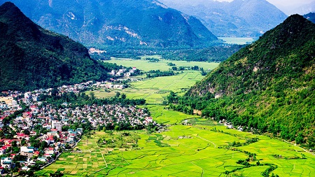 Mai Chau Private Tour: Gorgeous Valley & Culture Exploration