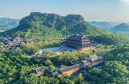 Ninh Binh Luxury Group Tour: Bai Dinh Pagoda & Eco-Trang An