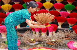 Hanoi Handicraft Wonders-Incense-Silk Village Private Tour