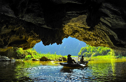 Hoa Lu, Tam Coc & Hang Mua: The Ultimate Trio Private Tour