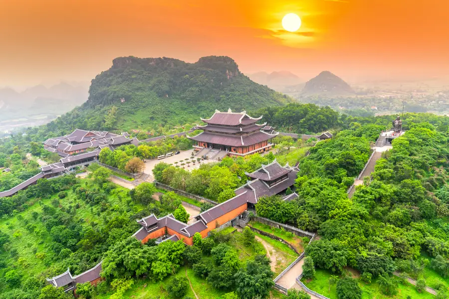Ninh Binh Luxury Group Tour: Bai Dinh Pagoda & Eco-Trang An