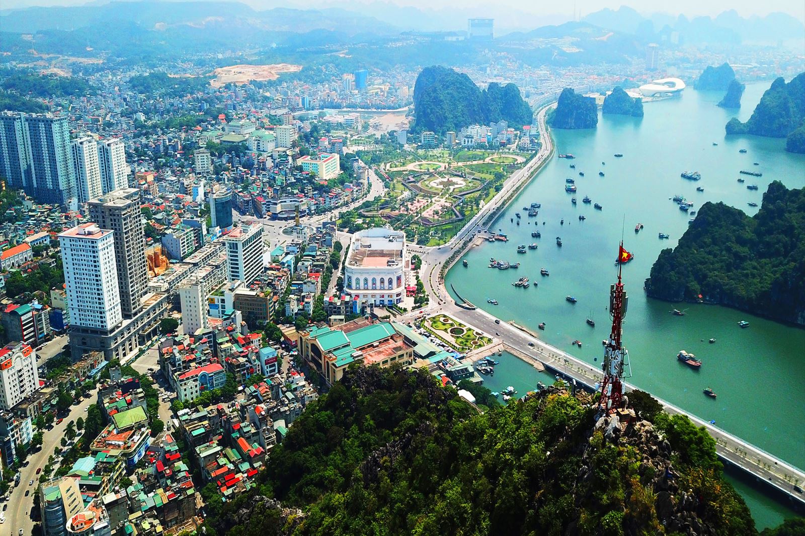 Ha Long Bay & Ha Long City 3D2N – Luxury Private Tour