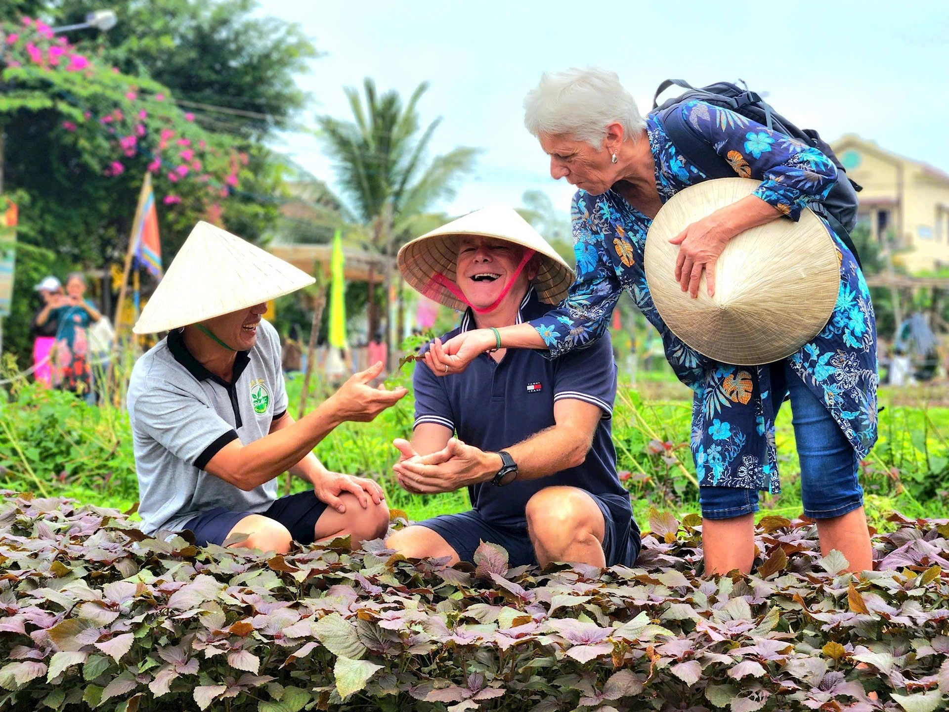 Hoi An: Tra Que Village Farming Tour & Cooking Class